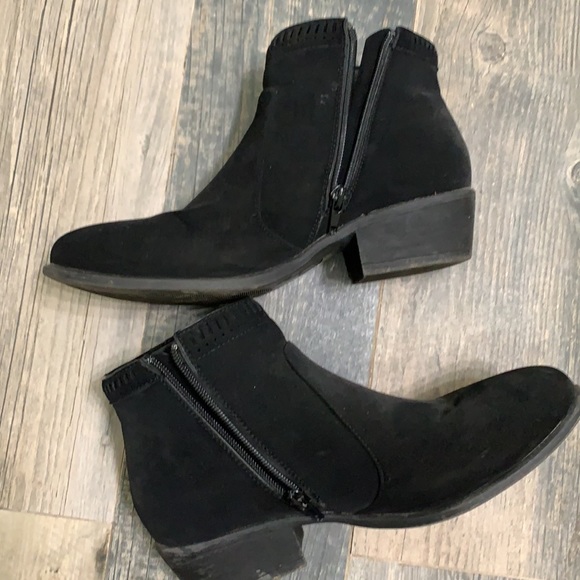 Chelsea style ankle bootie by Journee Collection - Picture 4 of 12